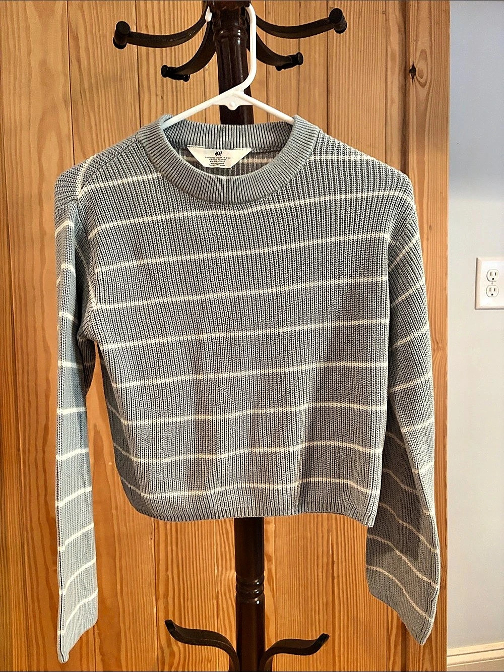 H&Medium Striped Crew Neck Sweater in Gray & White Size 12/14